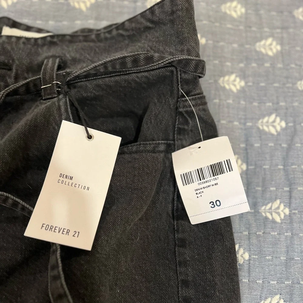 NWT Forever 21 High Waisted Jean Short - Black - Picture 11 of 11